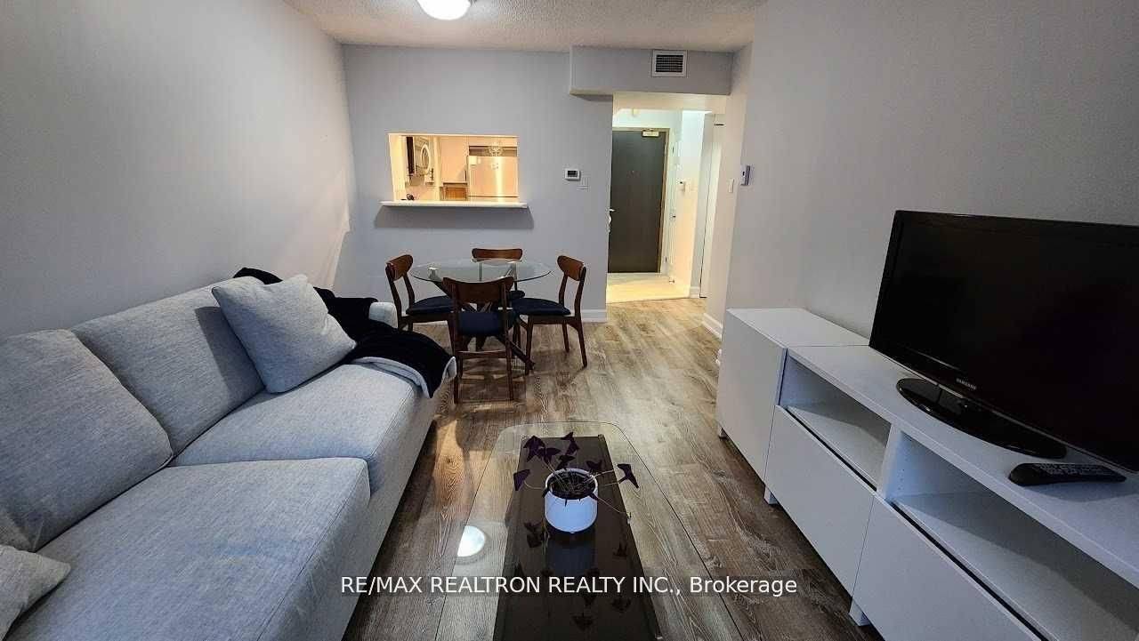 Toronto C10, ON M4P 3C5,7 Broadway AVE #211