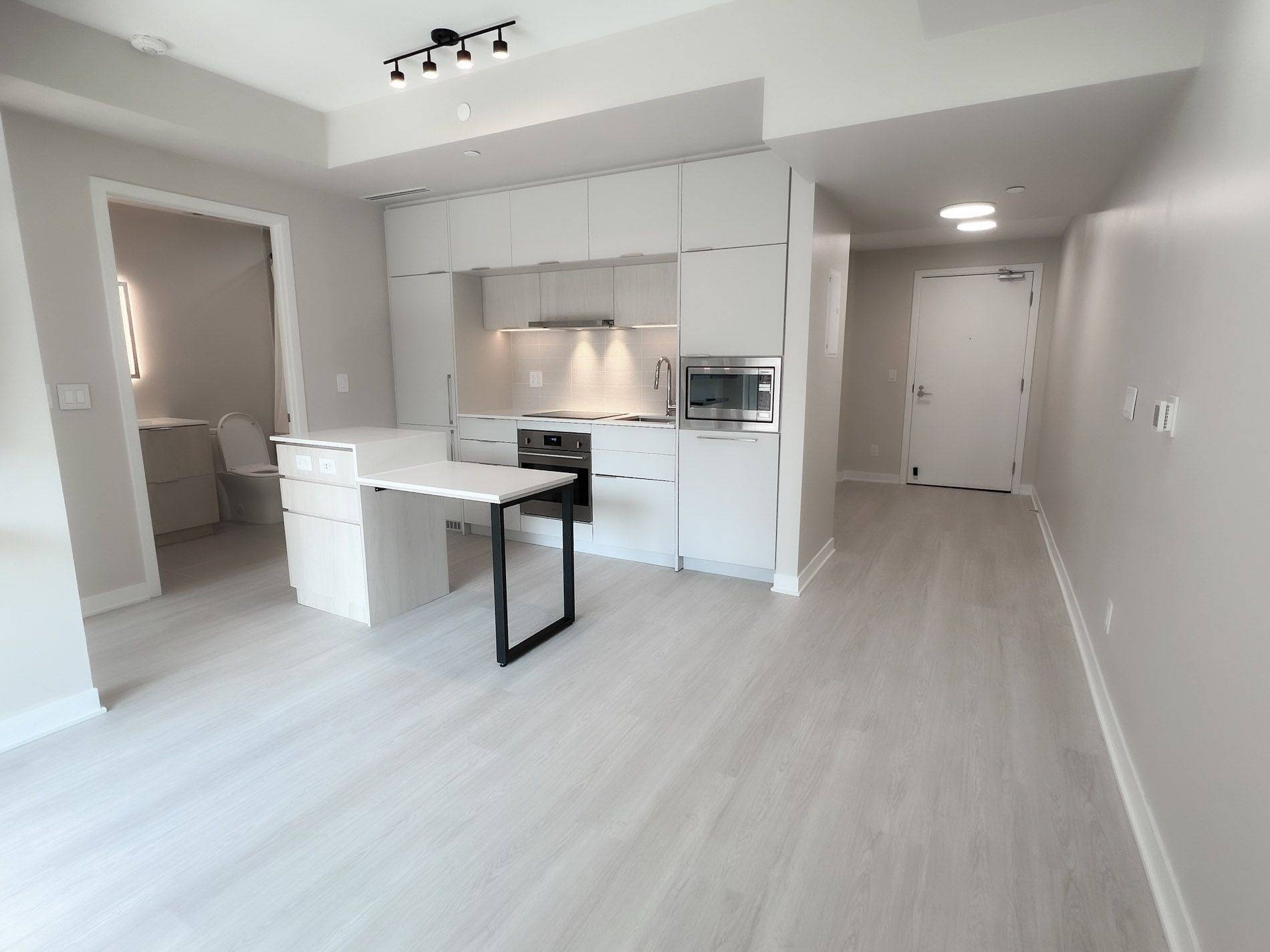 185 Alberta AVE #316, Toronto C03, ON M6C 0A5