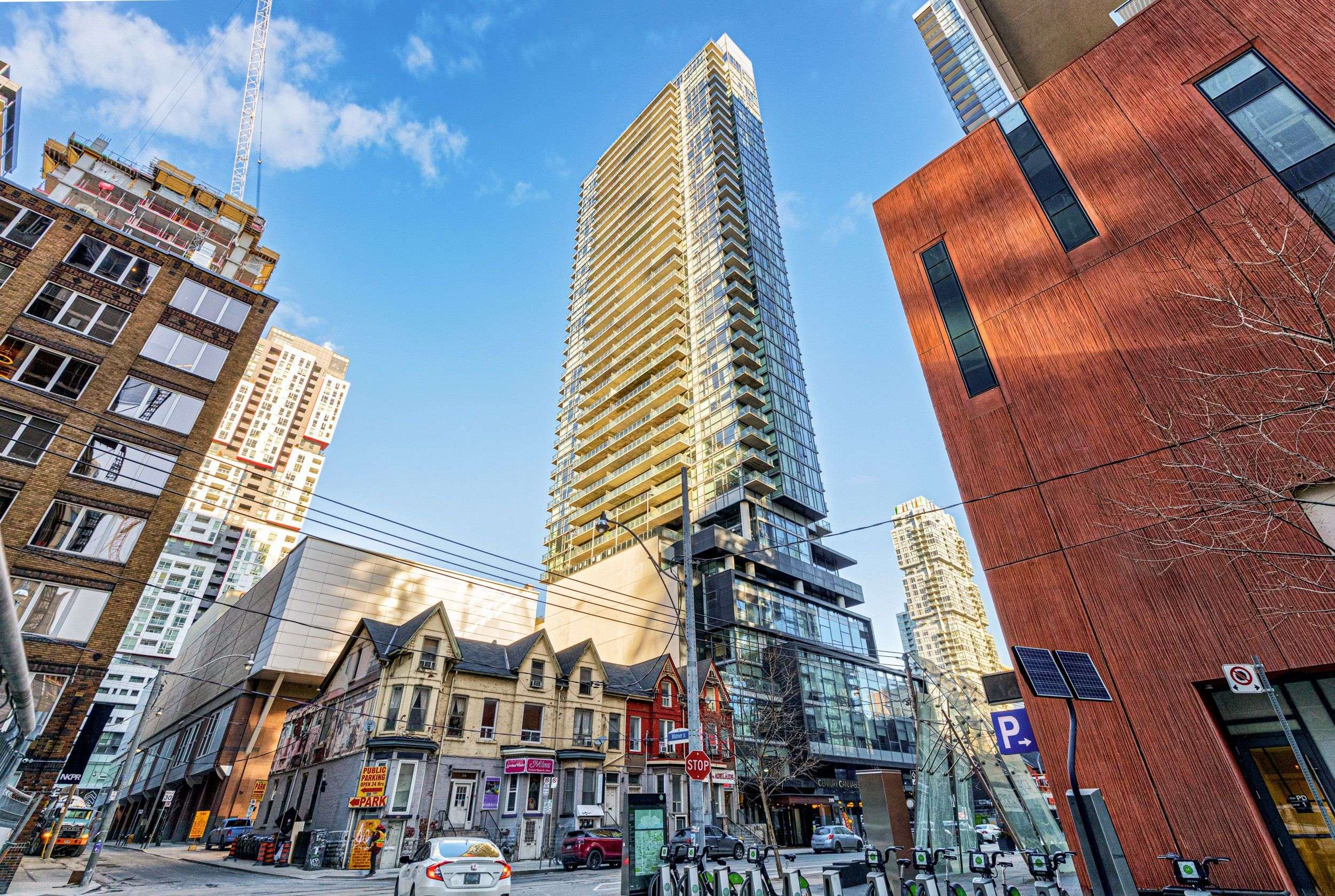 290 Adelaide ST W #2007, Toronto C01, ON M5V 0P3
