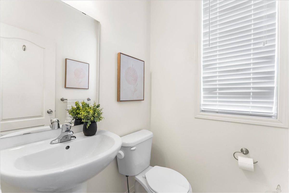 Oshawa, ON L1L 0M2,2560 Bandsman CRES