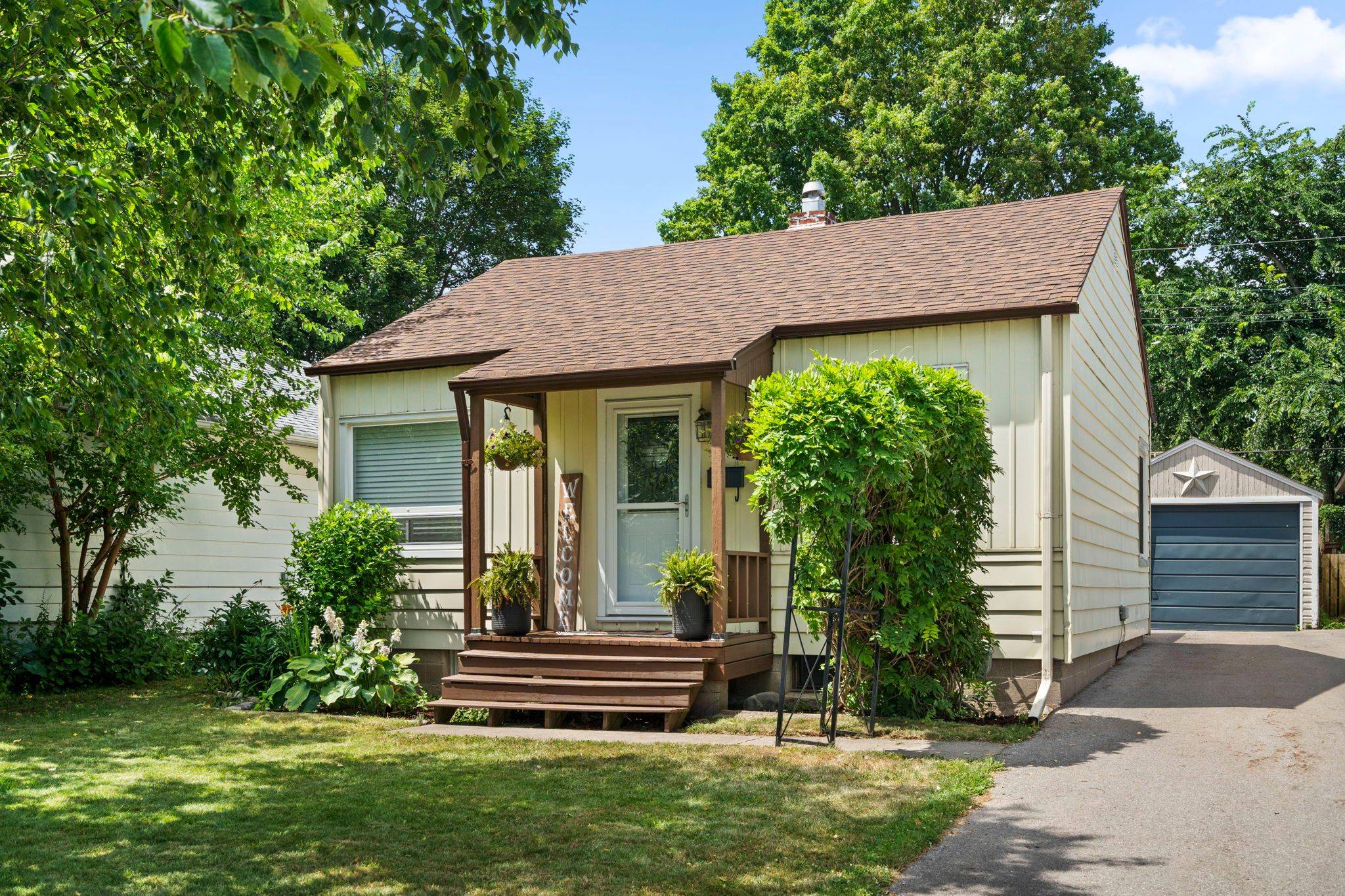 54 Cedar ST, Ajax, ON L1S 1V3