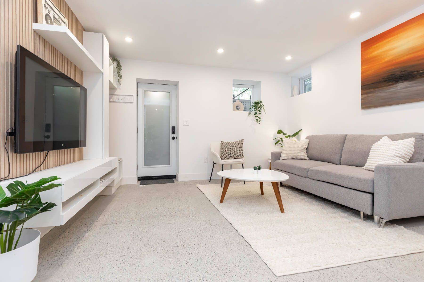Toronto E01, ON M4K 1M6,55 Dearbourne AVE #Lower
