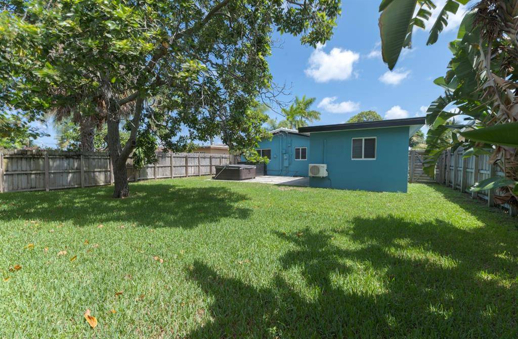 Oakland Park, FL 33334,361 NE 43rd Ct