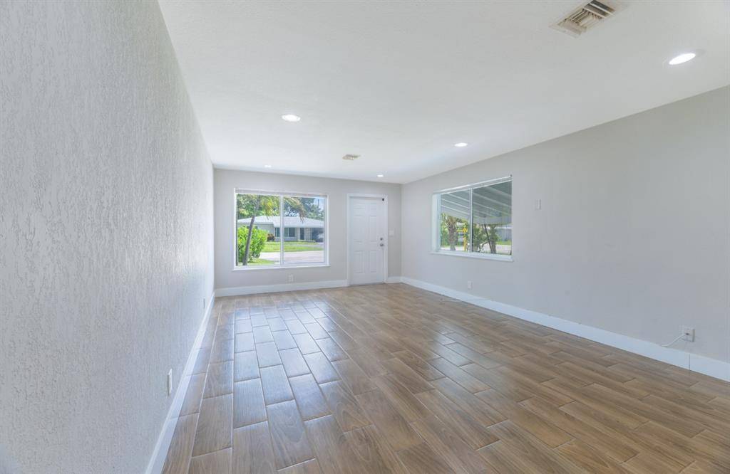 Oakland Park, FL 33334,361 NE 43rd Ct