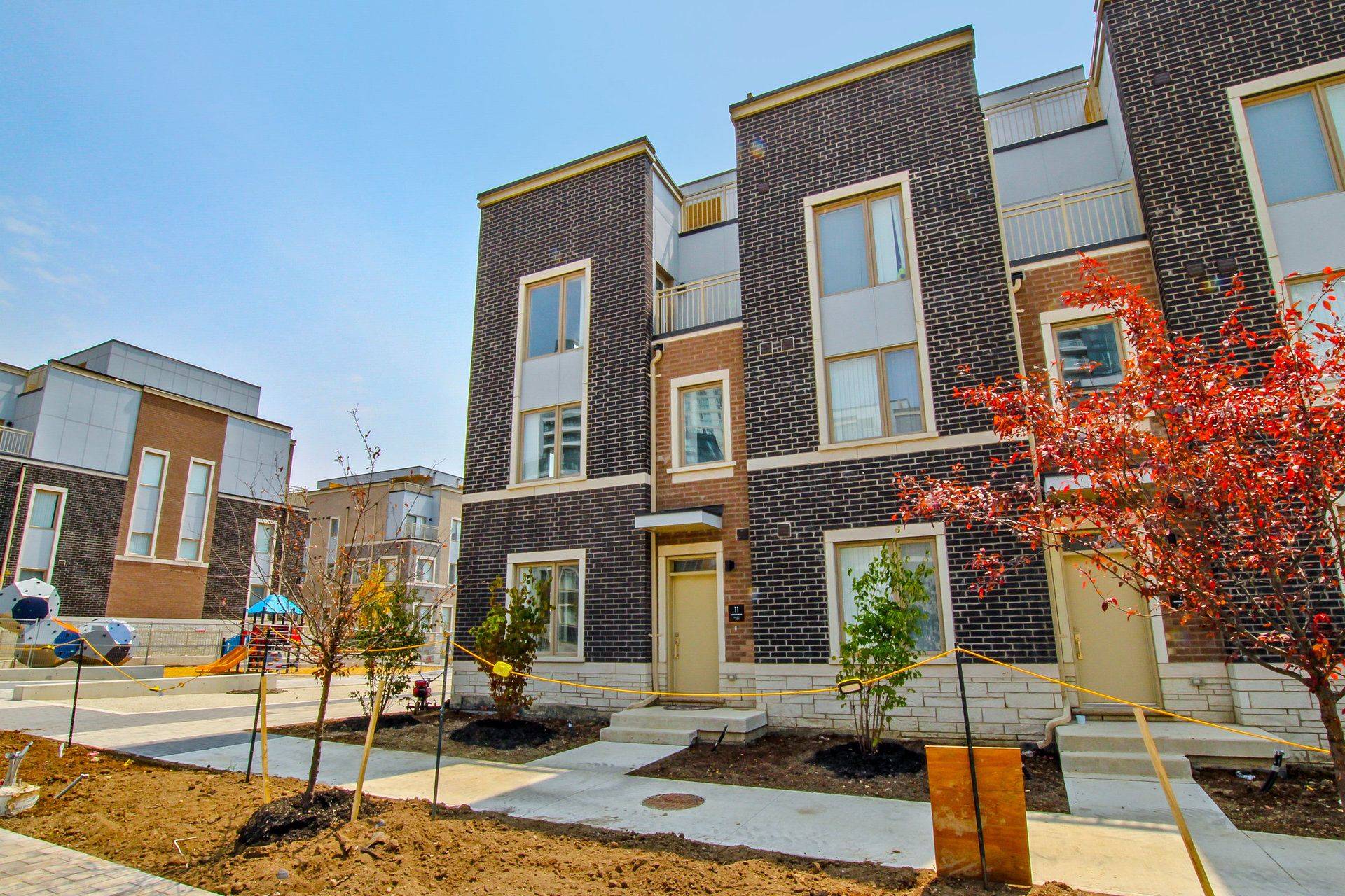 11 Almond Blossom Mews #TH127, Vaughan, ON L4K 0N7