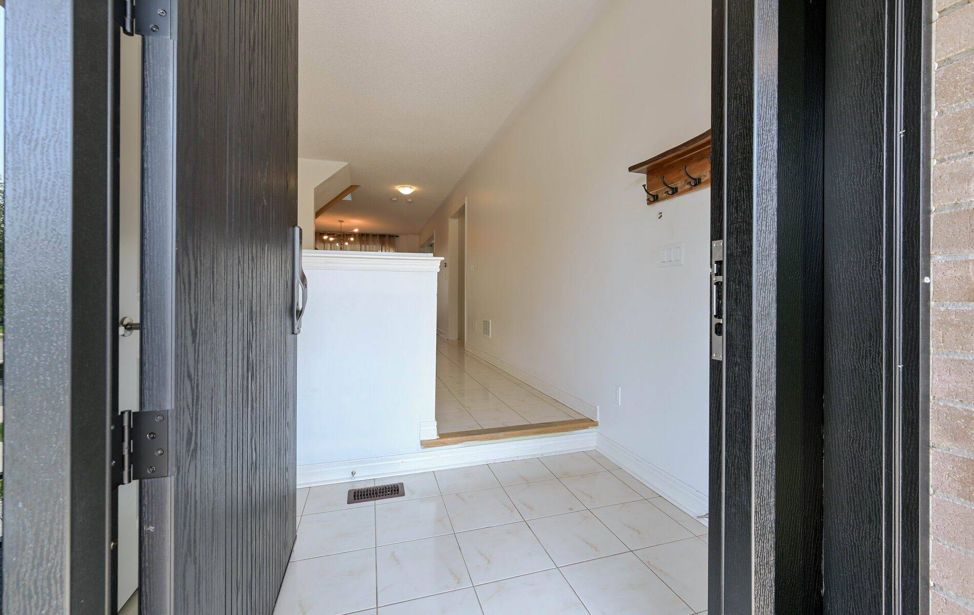 Bradford West Gwillimbury, ON L3Z 0W2,28 Fortis CRES
