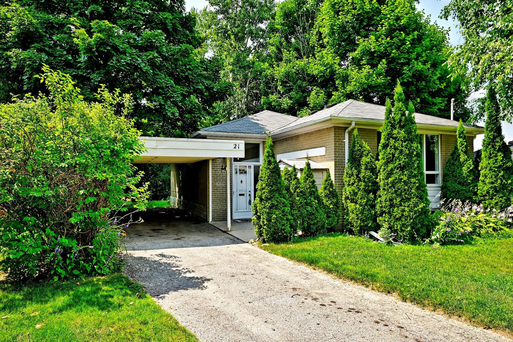 Aurora, ON L4G 2J5,21 Browning CT
