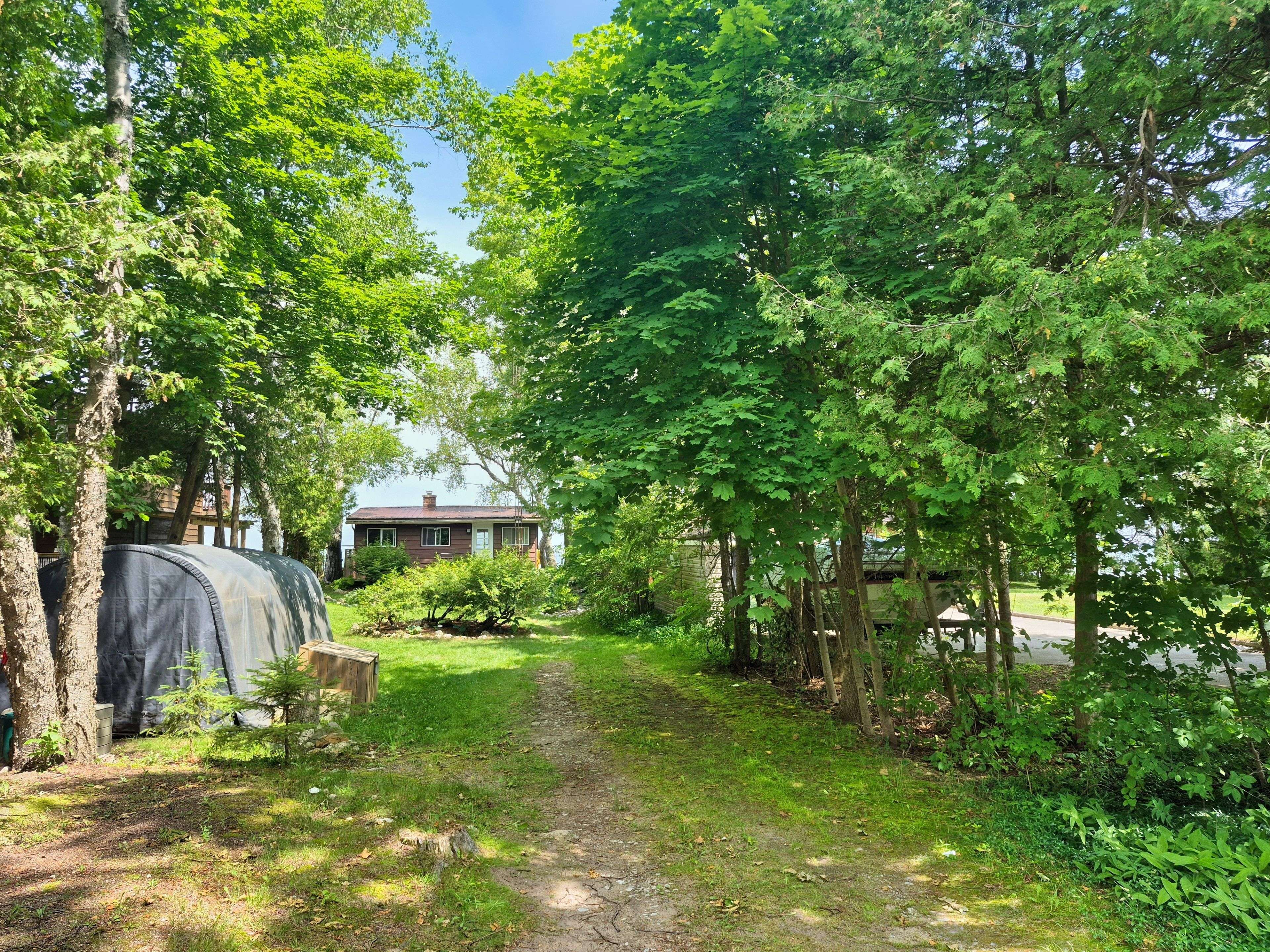 Wasaga Beach, ON L9Z 1T7,1950 Shore LN
