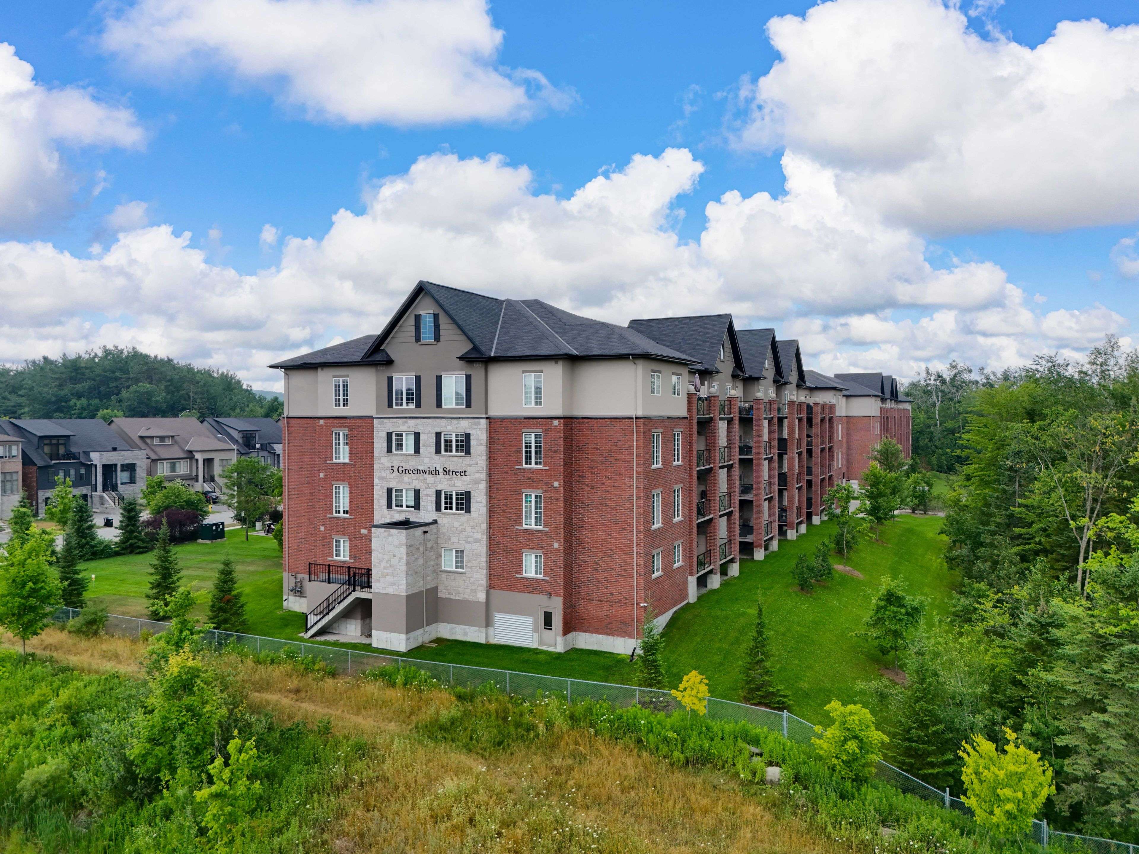5 GREENWICH ST #312, Barrie, ON L4N 7Y8