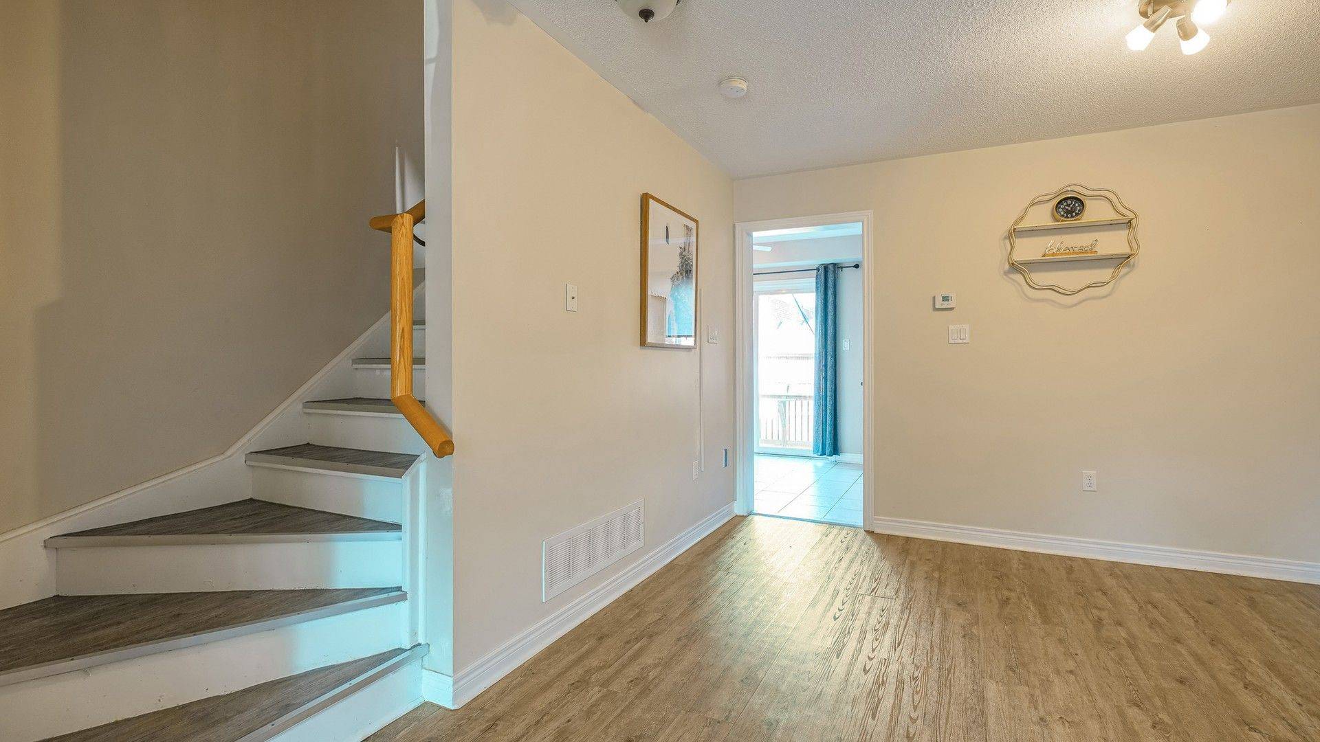 Barrie, ON L4N 0Z1,21 Bentley CRES