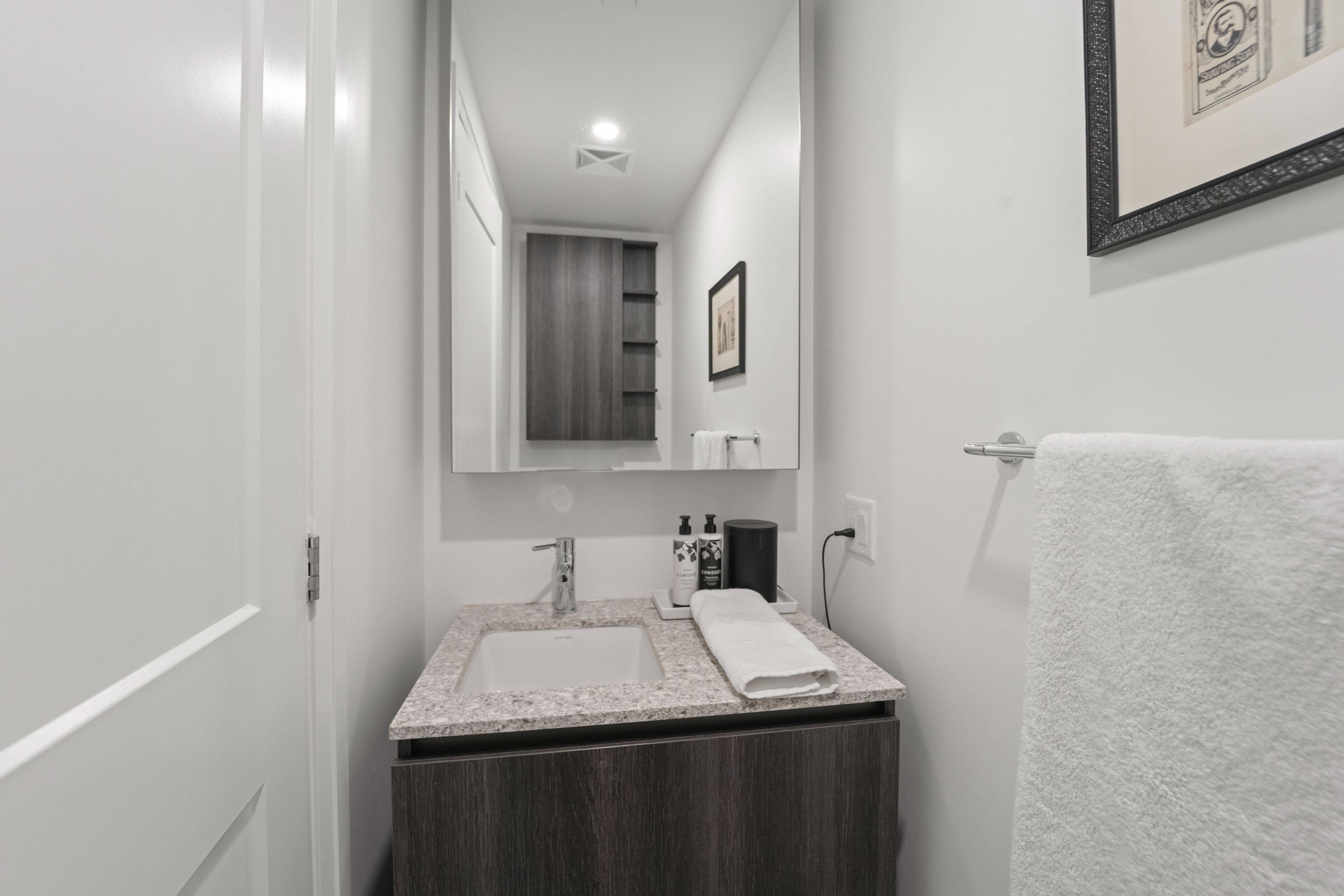 Mississauga, ON L5G 1L7,21 PARK ST E #815