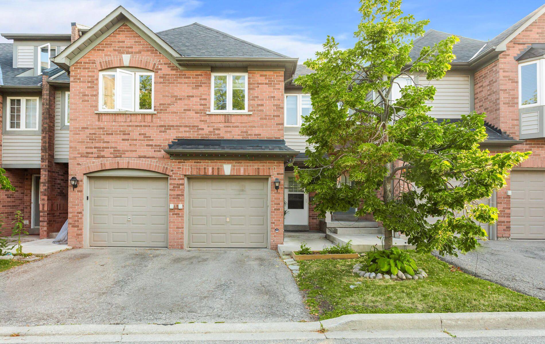 Mississauga, ON L4Z 3Y2,180 Forum DR #36