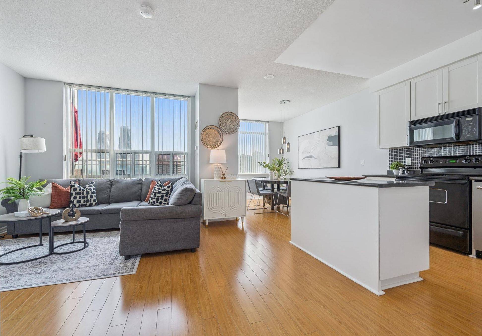 Mississauga, ON L5B 4N4,220 Burnhamthorpe RD W #905