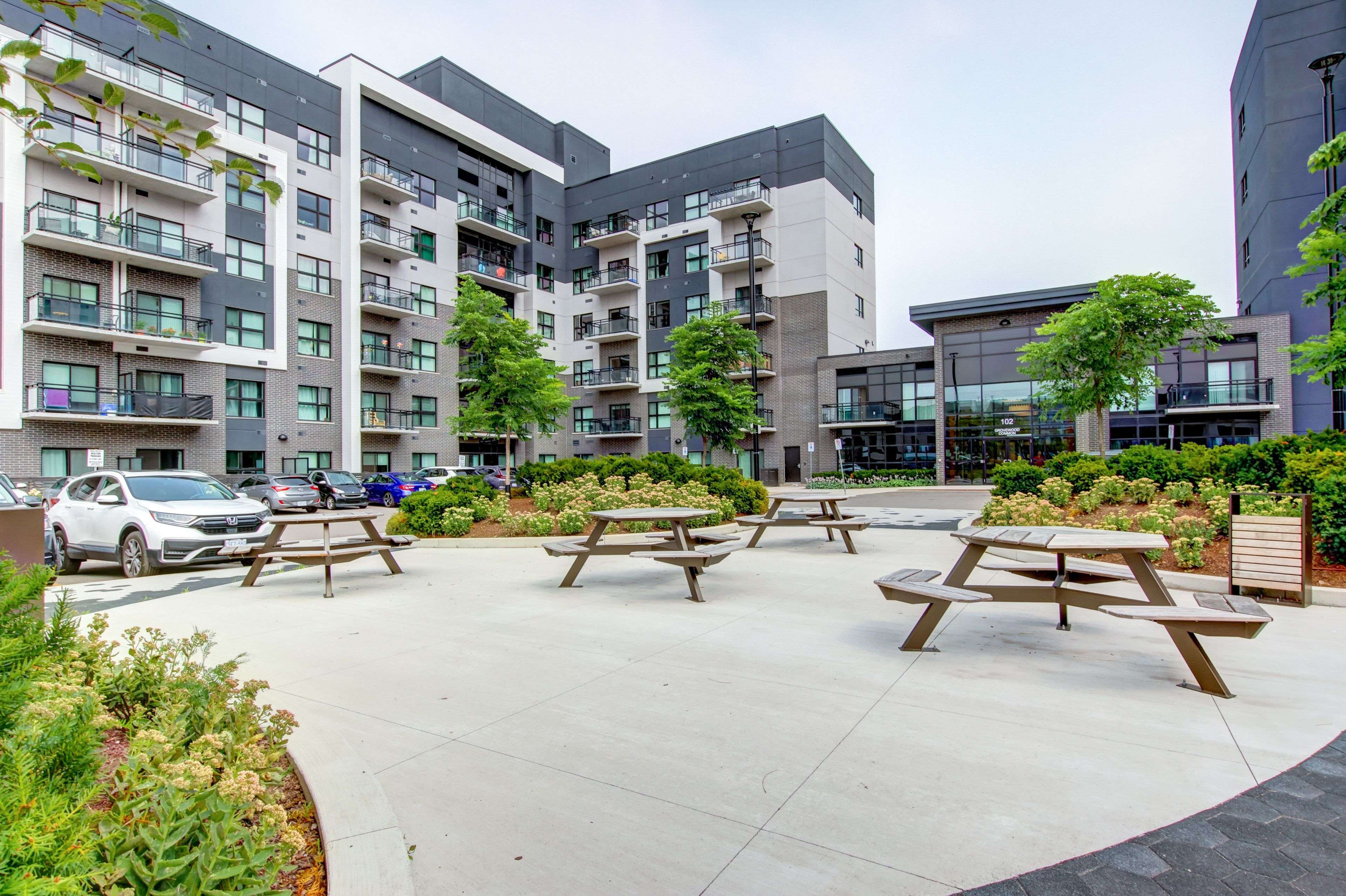 Oakville, ON L6H 0X2,102 Grovewood Common N/A #126