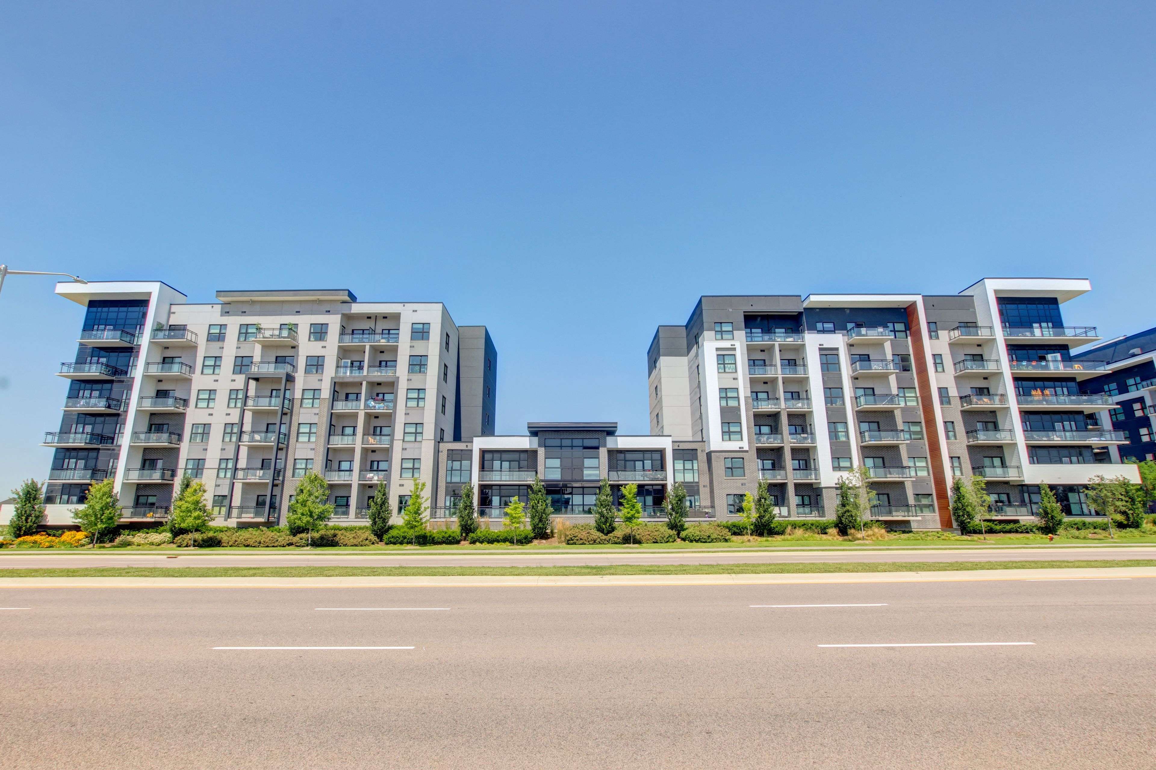 Oakville, ON L6H 0X2,102 Grovewood Common N/A #126