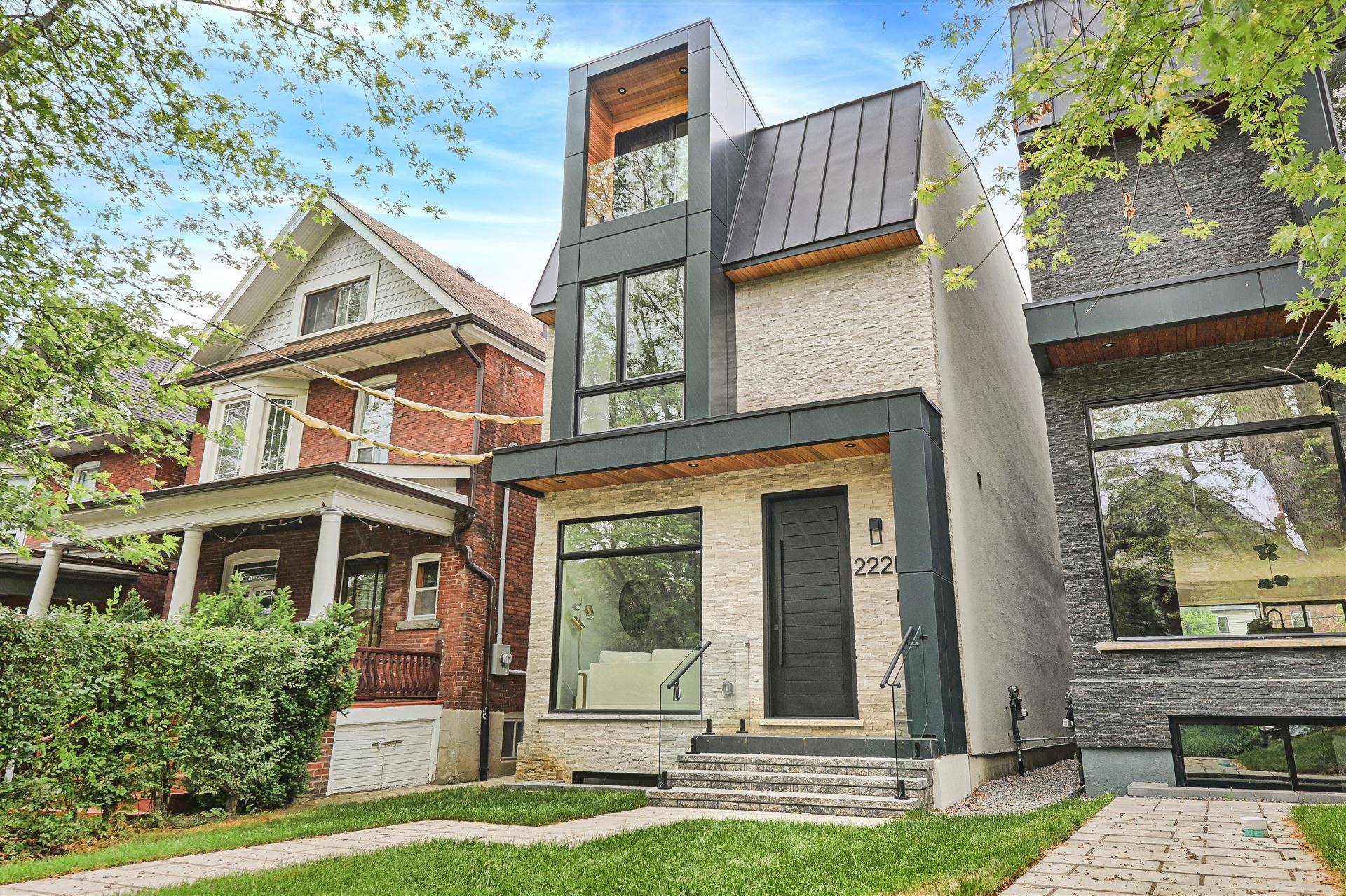 Toronto W01, ON M6R 1G7,222B Pearson AVE