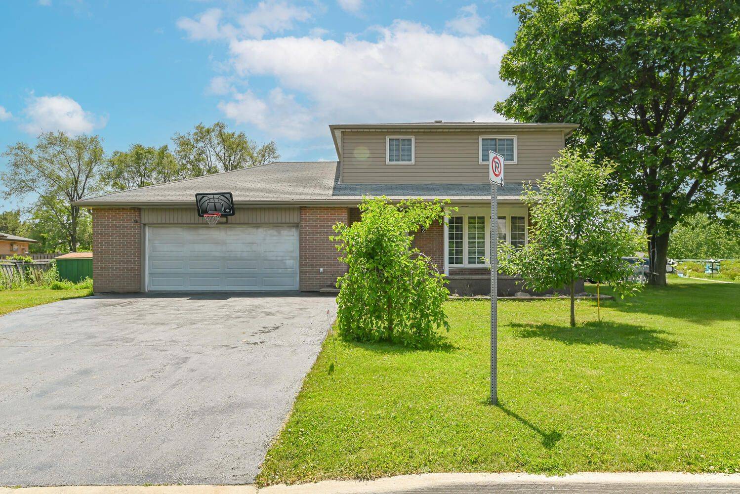 2 Flavian CRES, Brampton, ON L6T 3P7