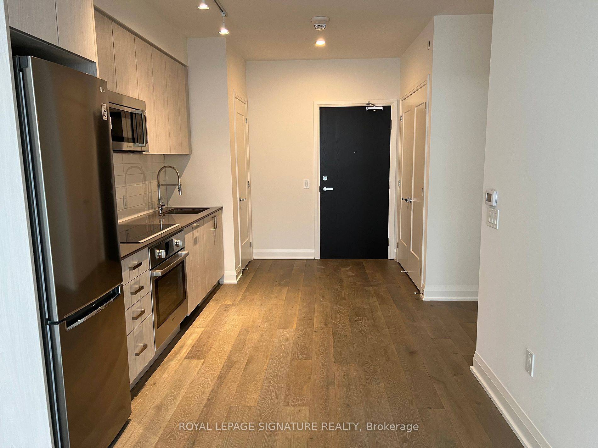 Toronto W08, ON M9A 3A9,293 The Kingsway AVE #213