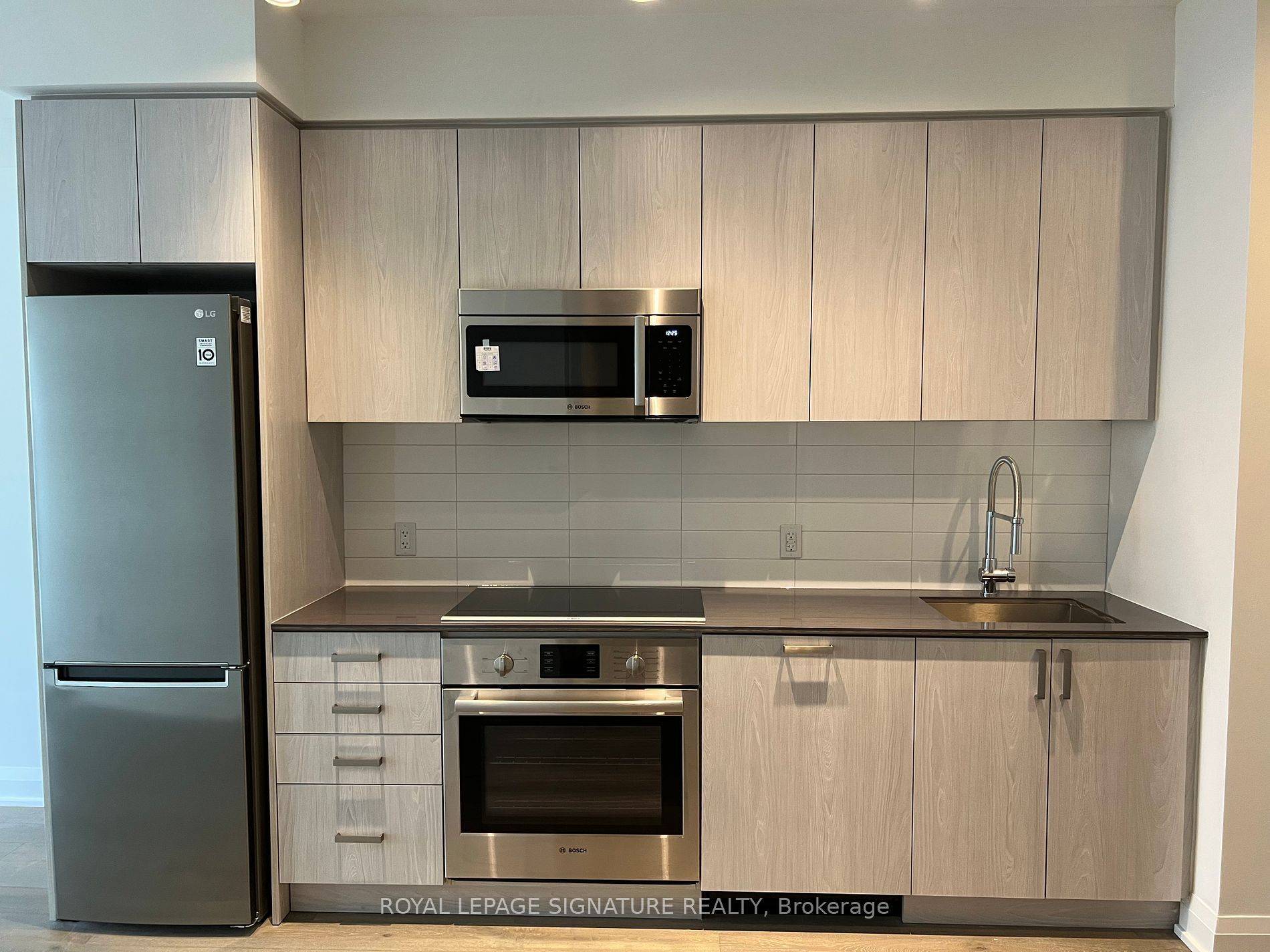 Toronto W08, ON M9A 3A9,293 The Kingsway AVE #213