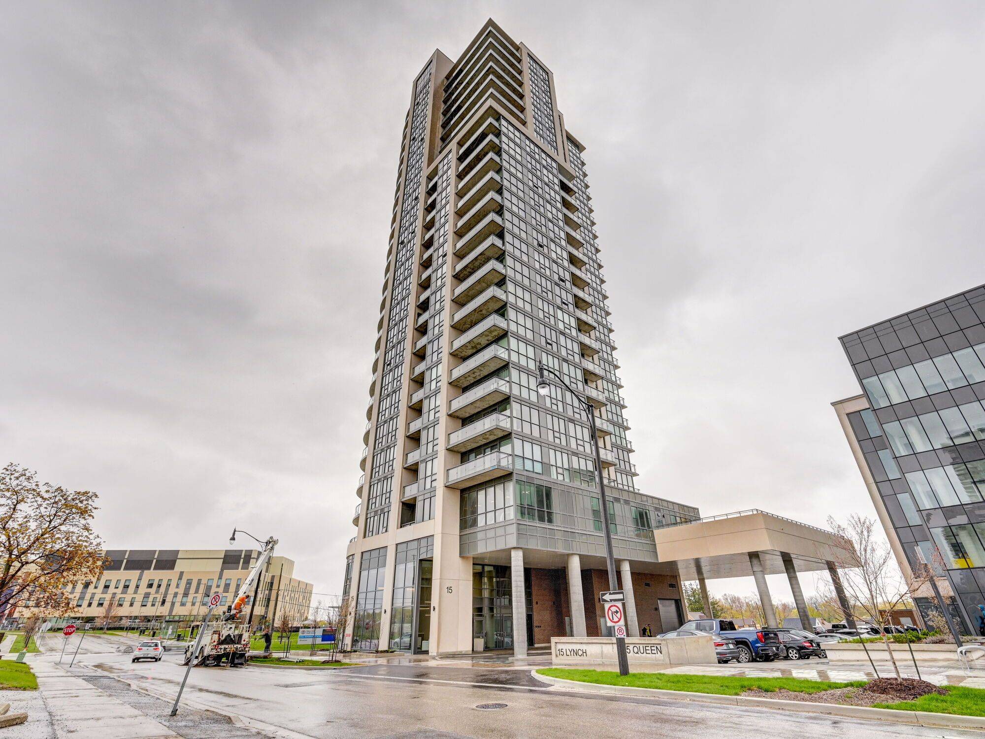Brampton, ON L6W 0C7,15 Lynch ST #605