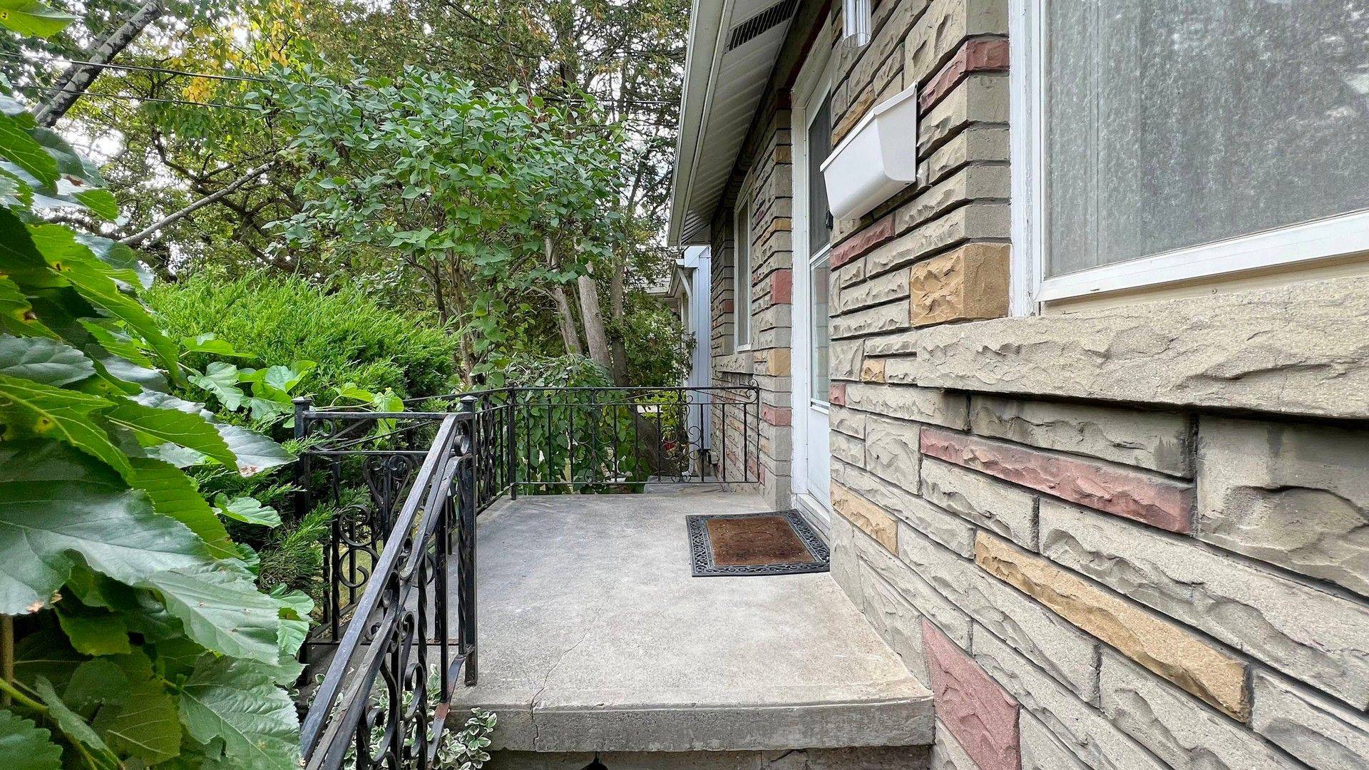 Toronto W06, ON M8V 1Y1,30 Struthers ST #Main Floor