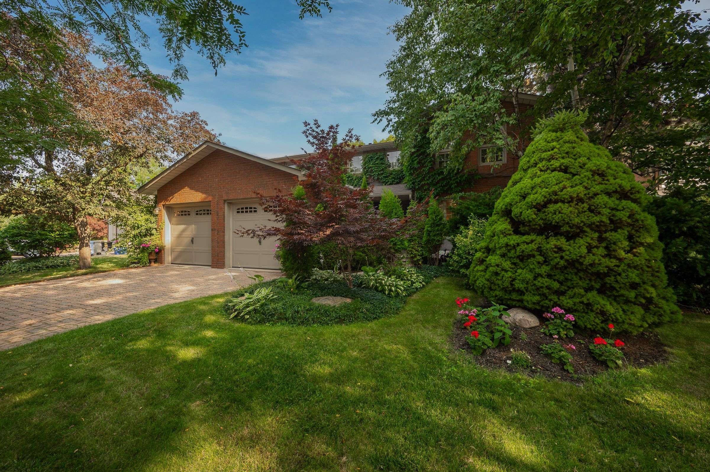 1355 Edgeware RD, Oakville, ON L6H 3C6