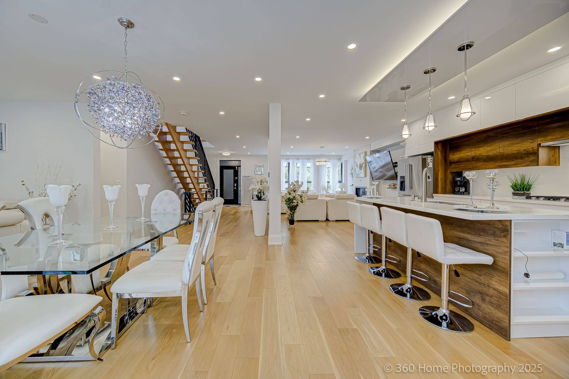 Toronto W08, ON M9C 2K9,238 Renforth DR
