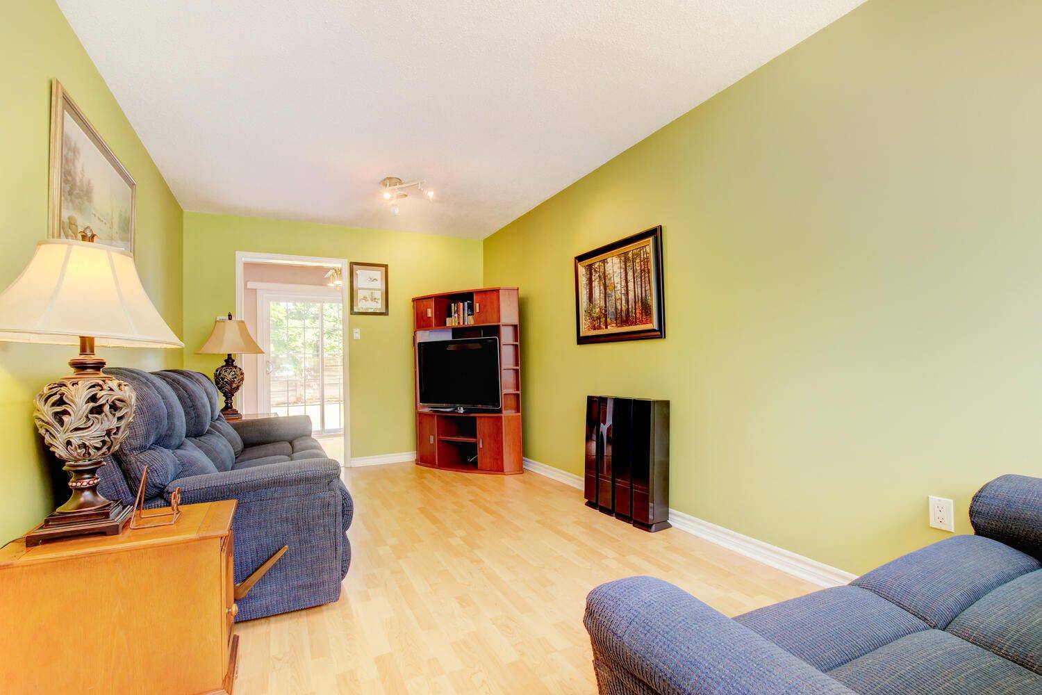 Brampton, ON L6Z 3A8,4 Steven CT
