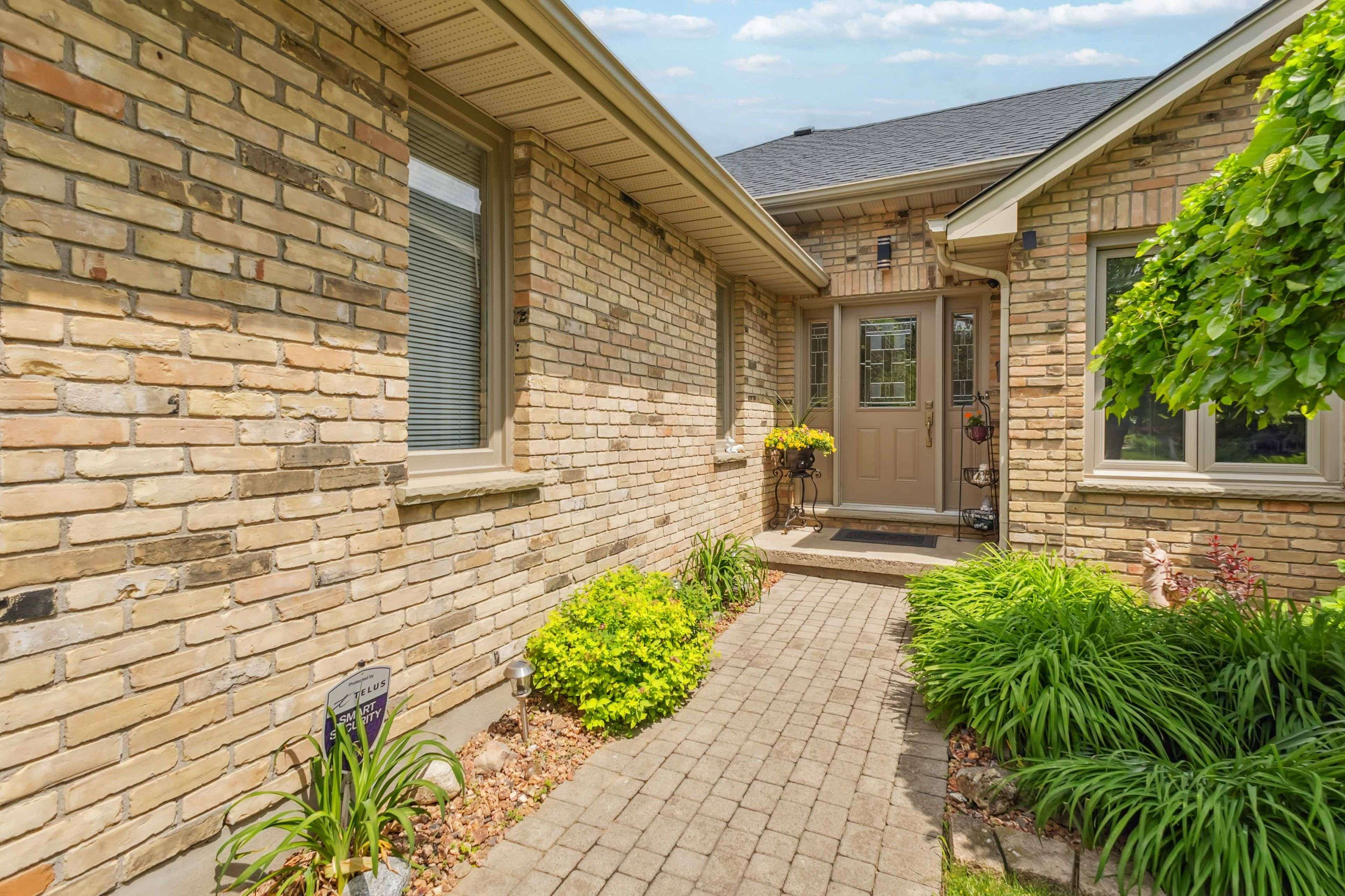 London North, ON N5X 3N1,94 SUNNYSIDE DR