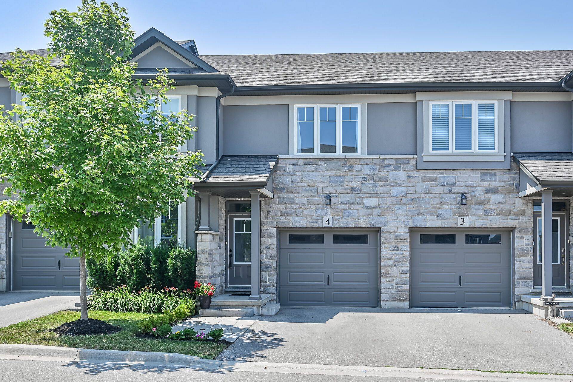 120 Vineberg DR #4, Hamilton, ON L8W 0B5