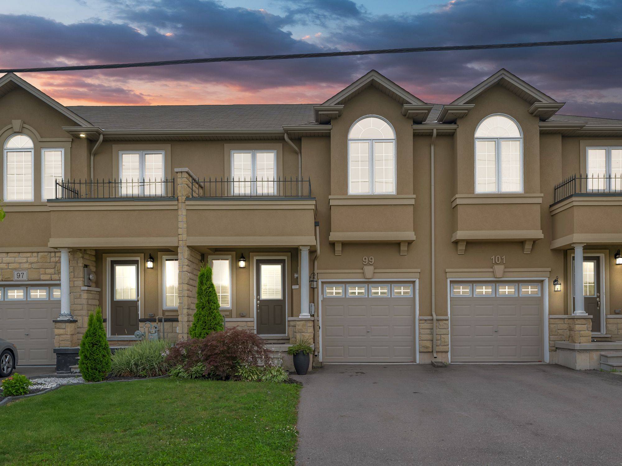99 Penny LN, Hamilton, ON L8J 0E3
