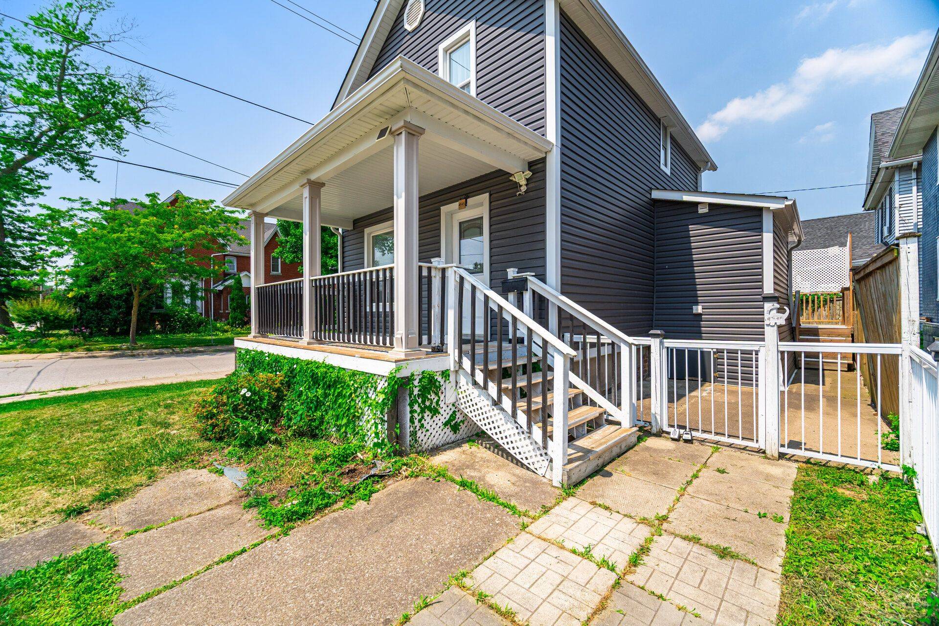 Niagara Falls, ON L2E 2M6,4945 Maple ST