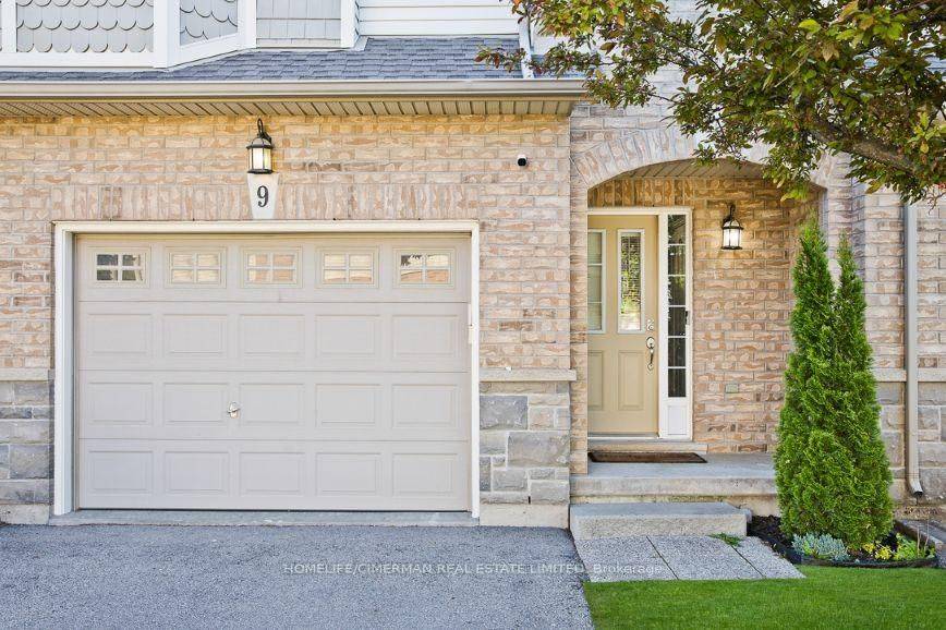 Hamilton, ON L8E 0C4,40 Dartmouth Gate #9