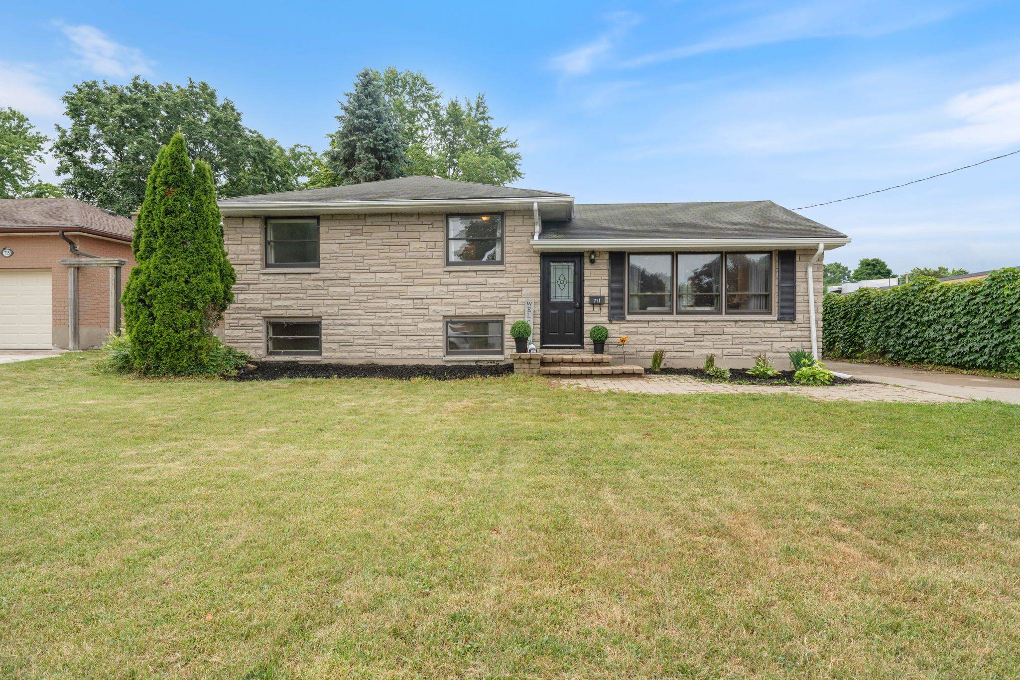 711 Cathcart BLVD, Sarnia, ON N7V 2N6