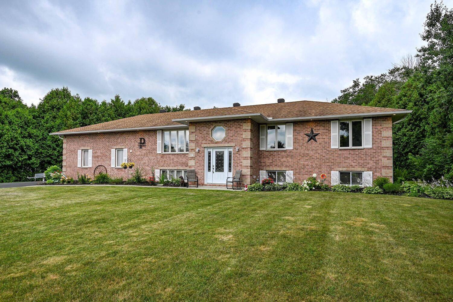 14 South Point DR, Rideau Lakes, ON K7A 4S5