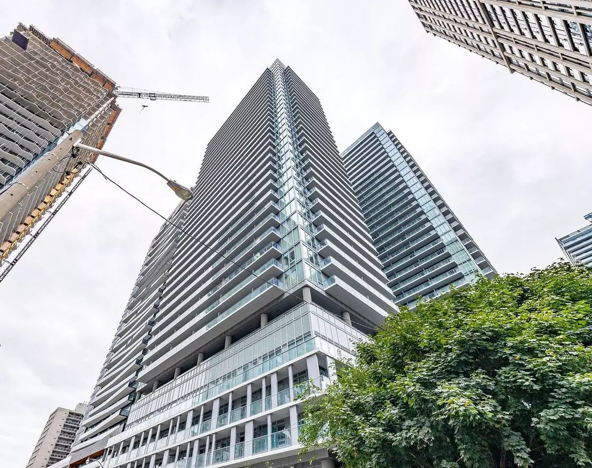 Toronto C10, ON M4P 0E3,99 Broadway AVE #712