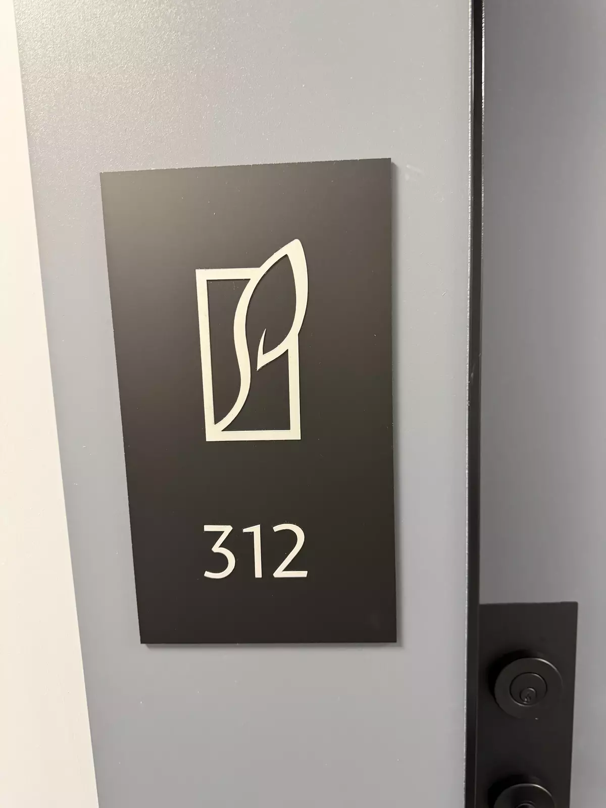 Mississauga, ON L5B 0L6,430 Square One DR #312
