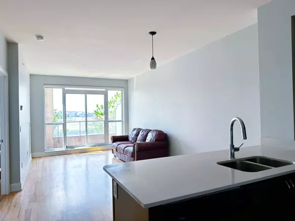 Oakville, ON L6H 0E9,2480 Prince Michael DR #216