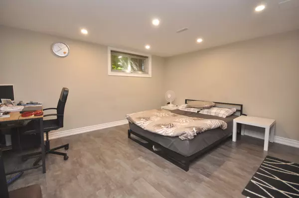 Toronto W06, ON M8W 3Y9,73 Gort AVE #C