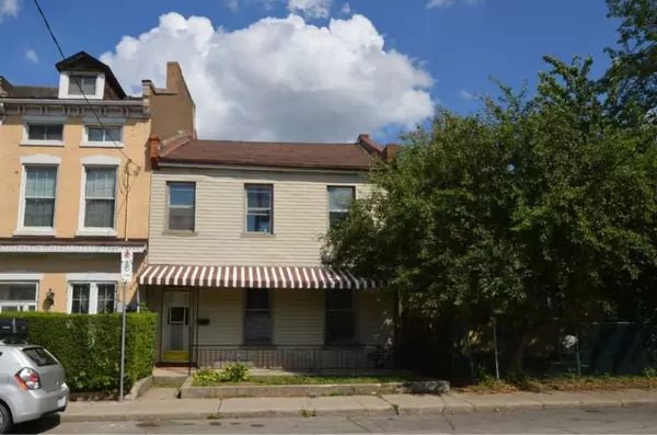 Hamilton, ON L8R 2M4,164 Macnab ST N