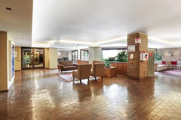 Ottawa Centre, ON K1R 7T2,151 Bay ST #802