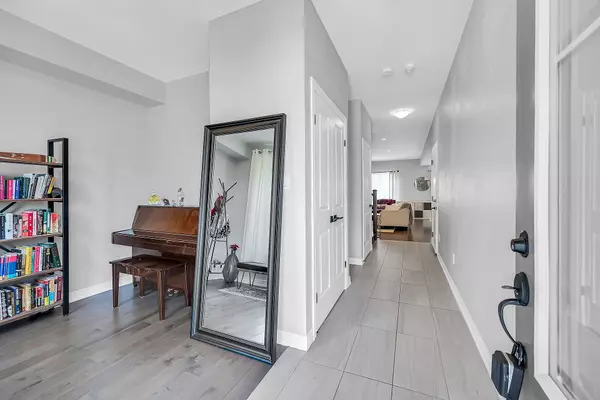 Hamilton, ON L8W 0B5,120 Vineberg DR #4