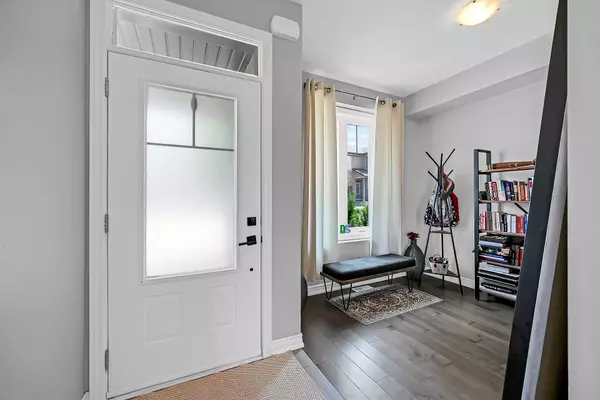 Hamilton, ON L8W 0B5,120 Vineberg DR #4