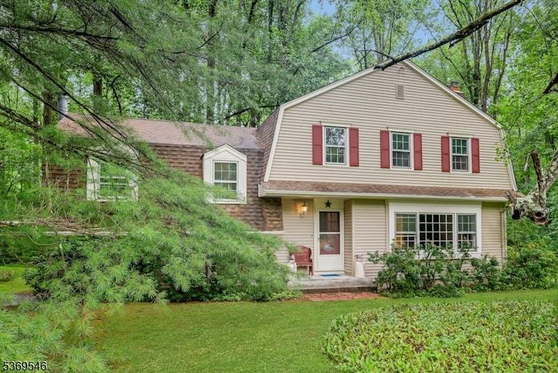 8 Delwood Rd, Chester Twp., NJ 07930