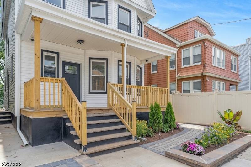 Newark City, NJ 07106,32 Palm St
