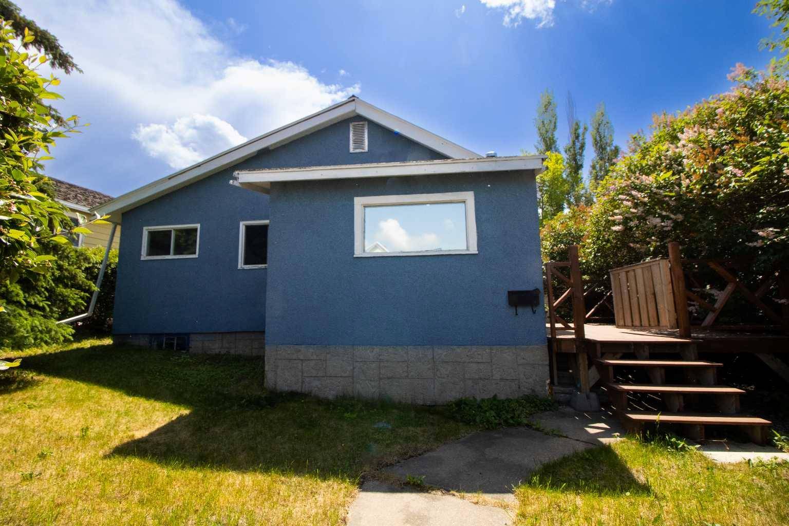 2027 19 AVE, Bowden, AB T0M0K0