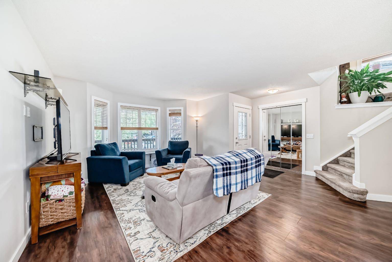 Airdrie, AB T4B 0H7,79 LUXSTONE PT SW