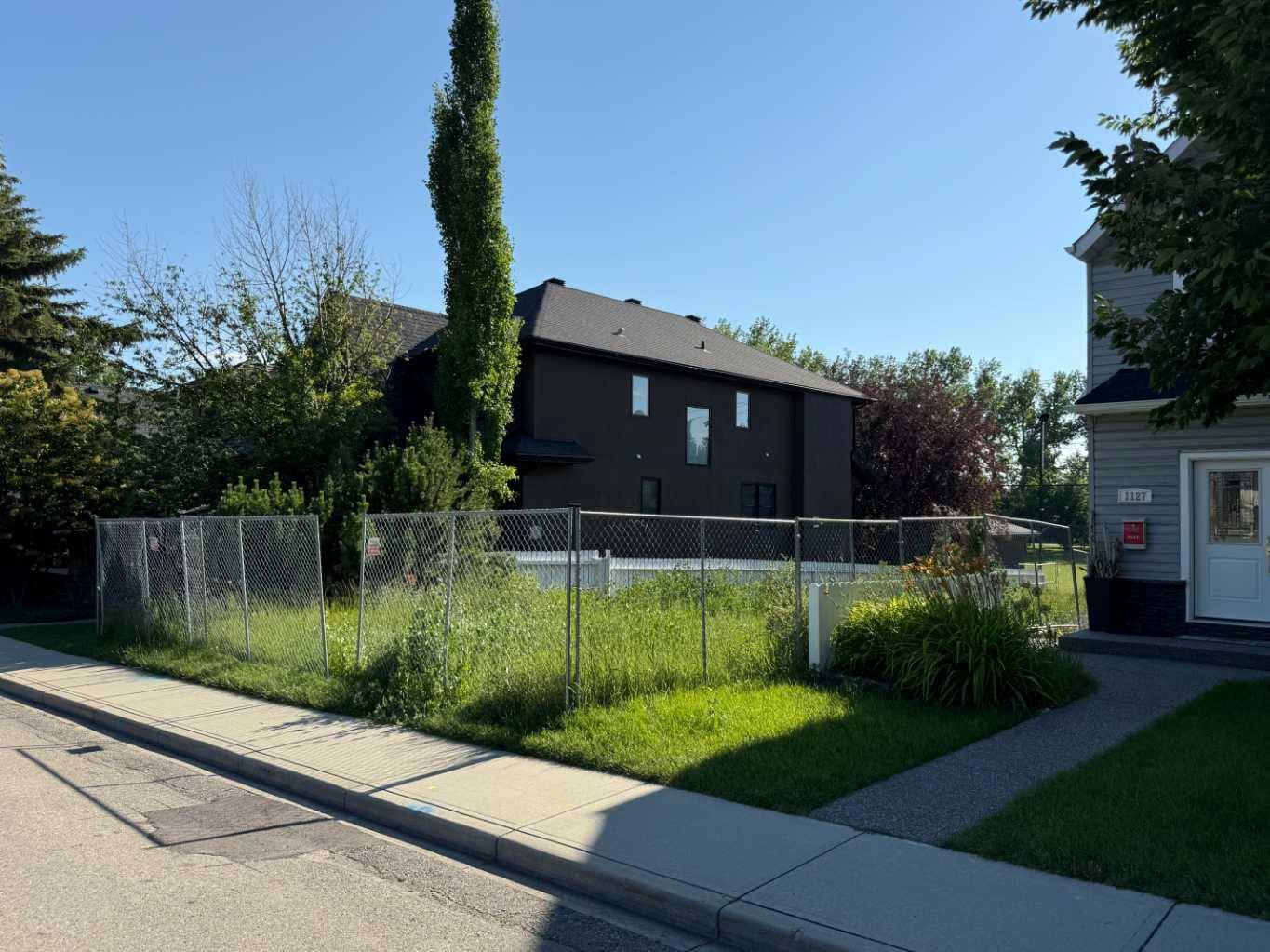 1125 7A ST NW, Calgary, AB T2M3J5
