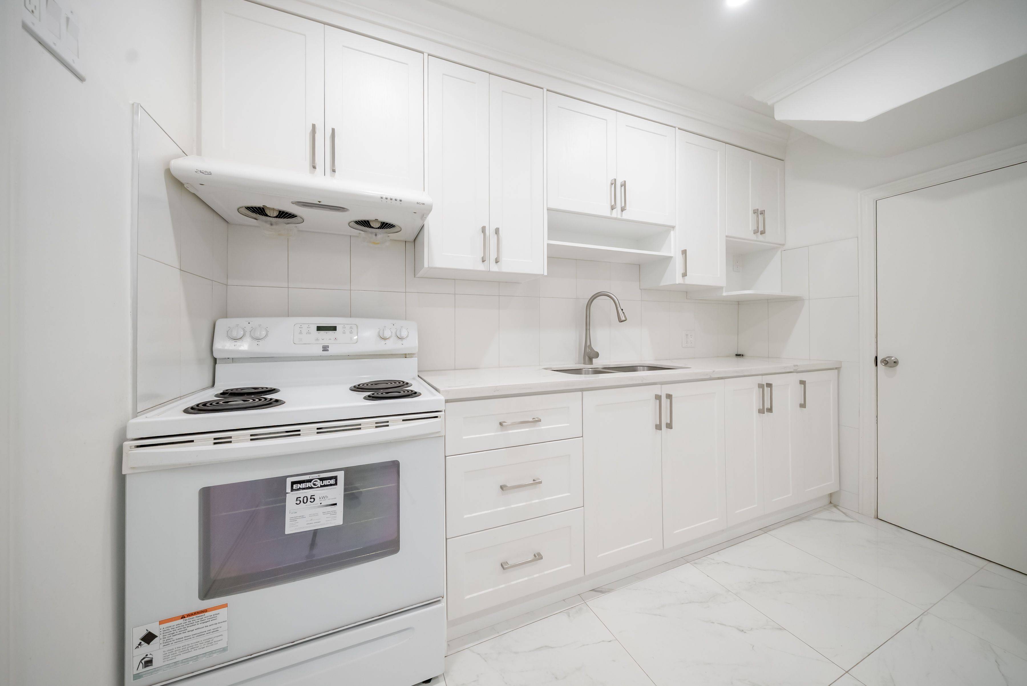 Toronto C01, ON M6G 1J8,3 Clinton PL