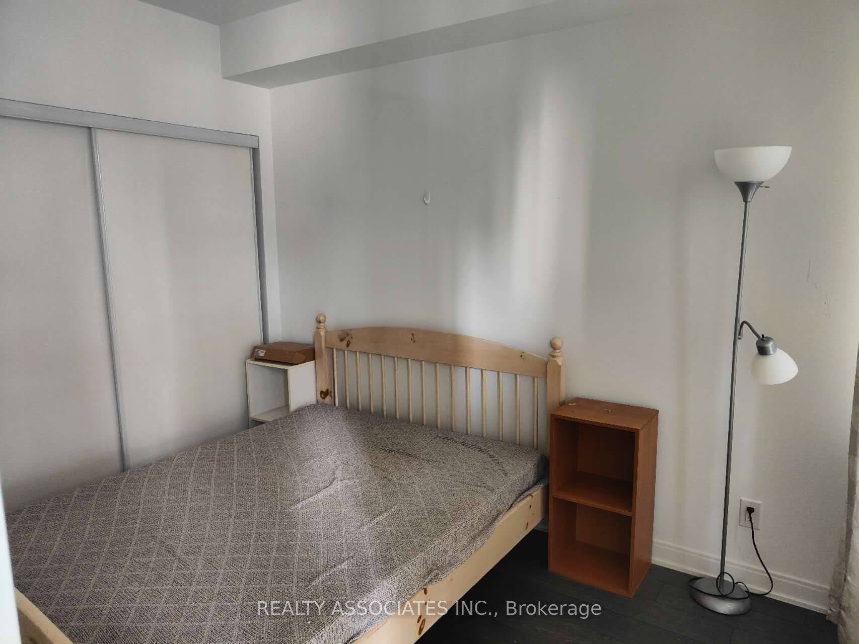 Toronto C08, ON M4Y 1T1,50 Charles ST E #1408